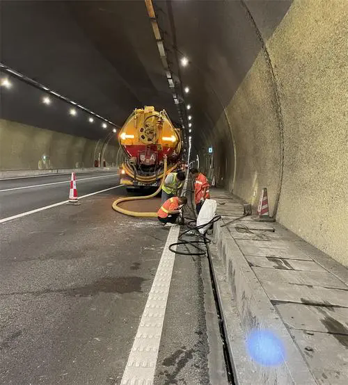 青州隧道排水渠清淤